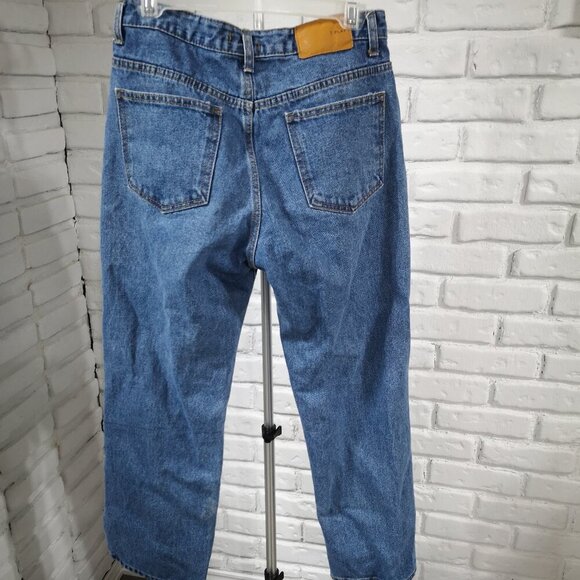 D:Play Brands Ladies Size 28 Straight Legs Medium Wash Blue Jeans - Picture 2 of 13